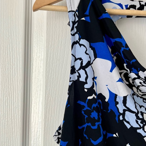 Ricki’s Sleeveless Floral Top Medium - Picture 3 of 8